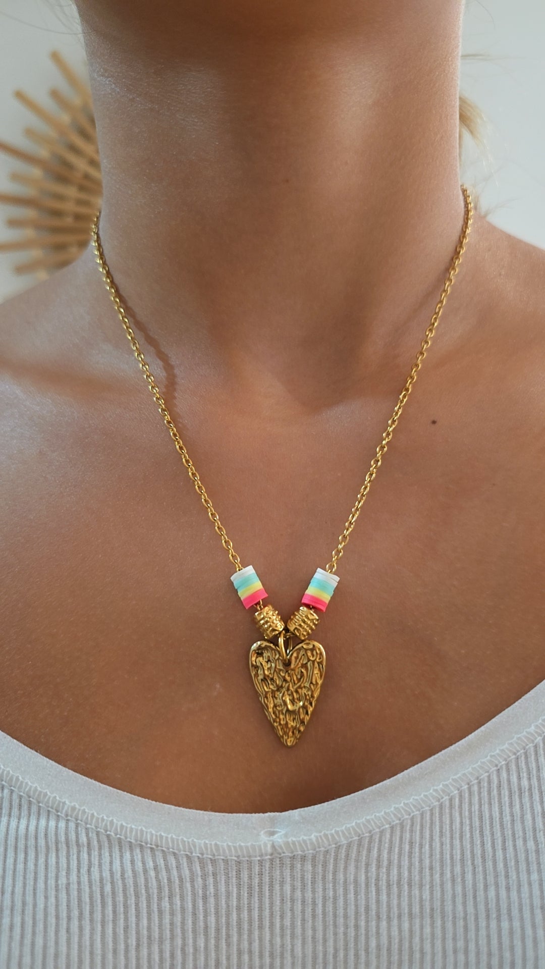 Collier CORA
