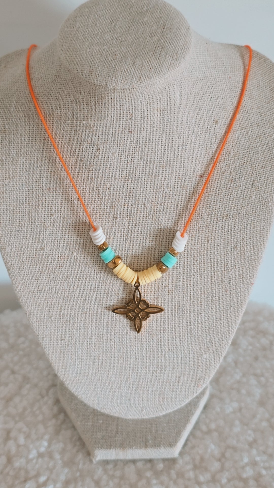 Collier NOEUD DE SORCIERE