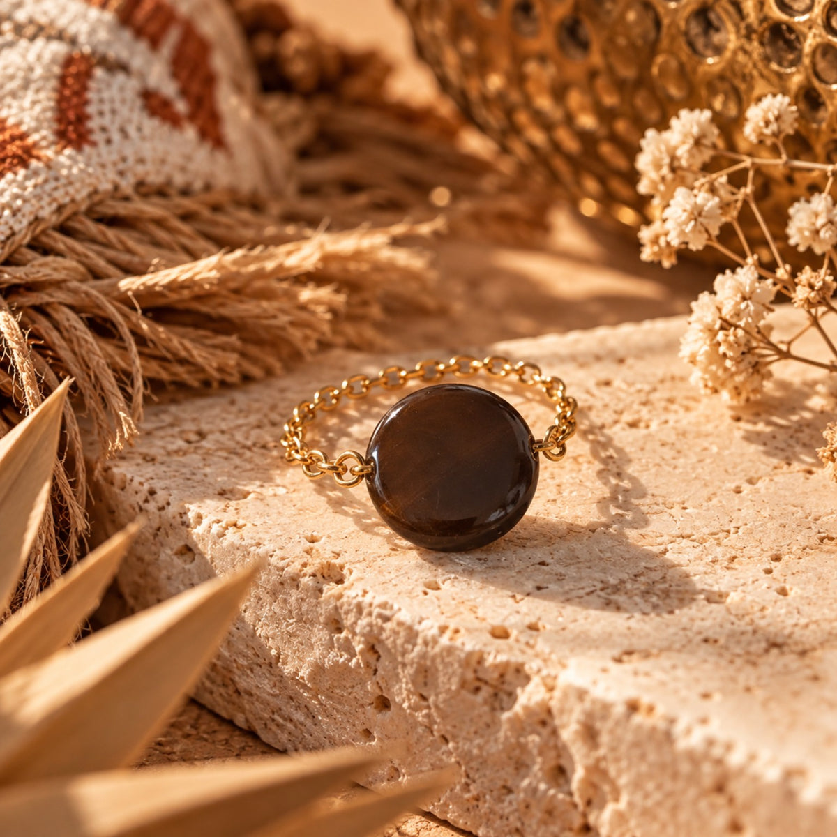 Bague SALAMANQUE dorée avec cabochon brun en ambiance bohème