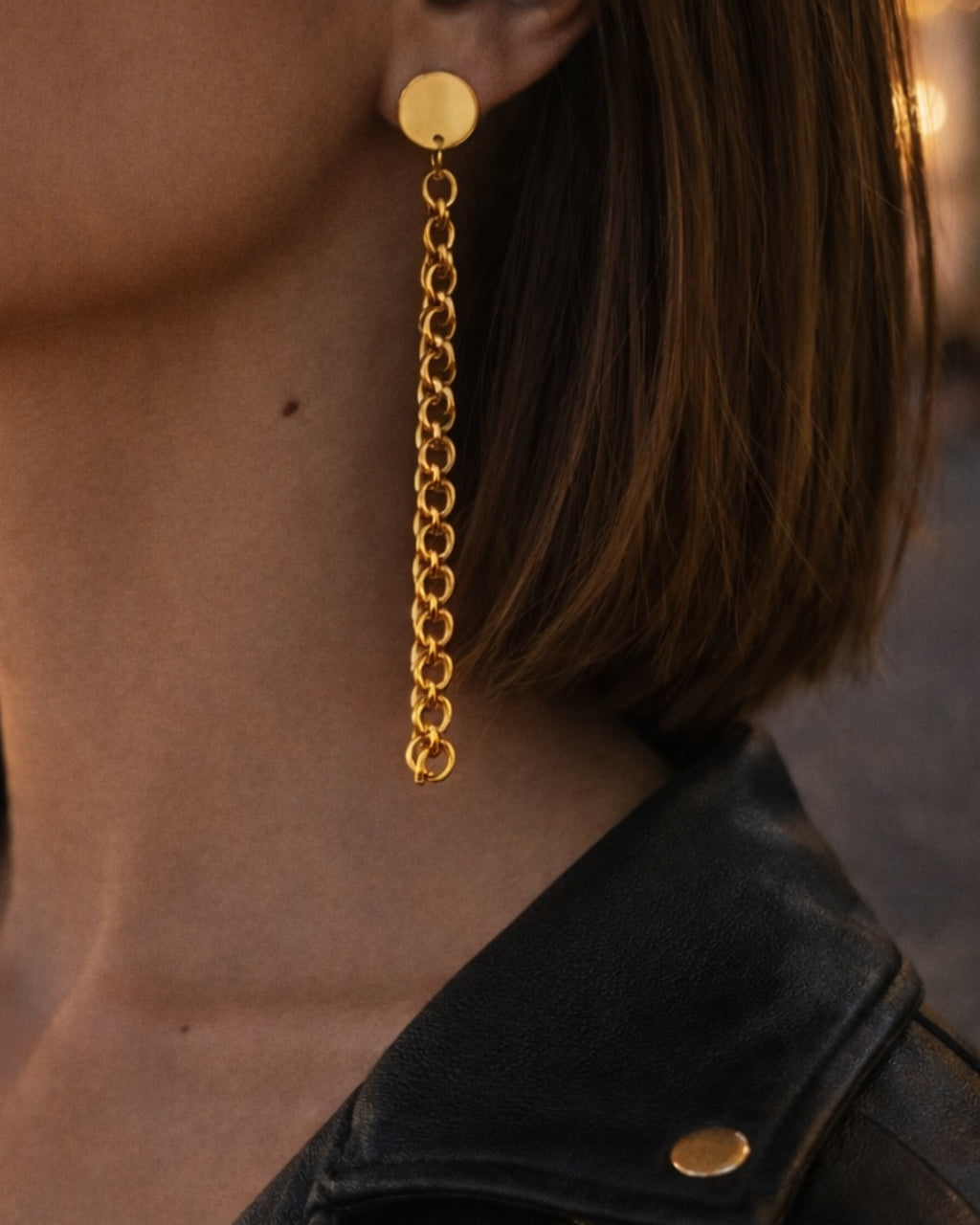 Boucles d'oreilles NAPLES portées, cadrage rapproché - CARLI for M