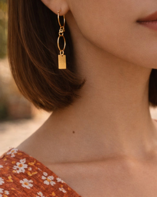 Boucles d'oreilles PAPEETE portées, cadrage rapproché - CARLI for M