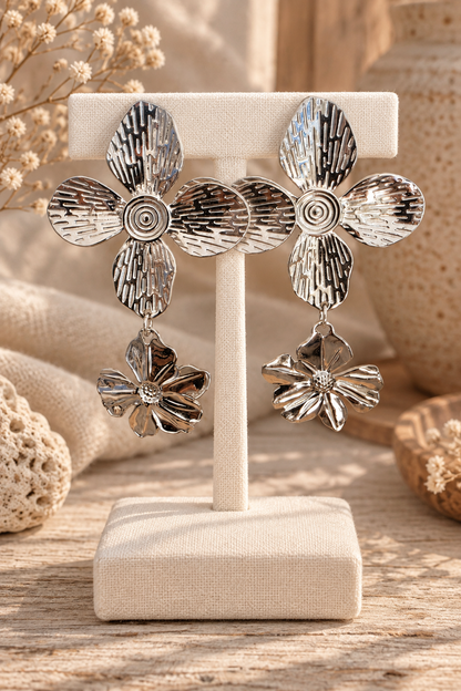 Boucles d’oreilles PALERME argentées sur présentoir bohème
