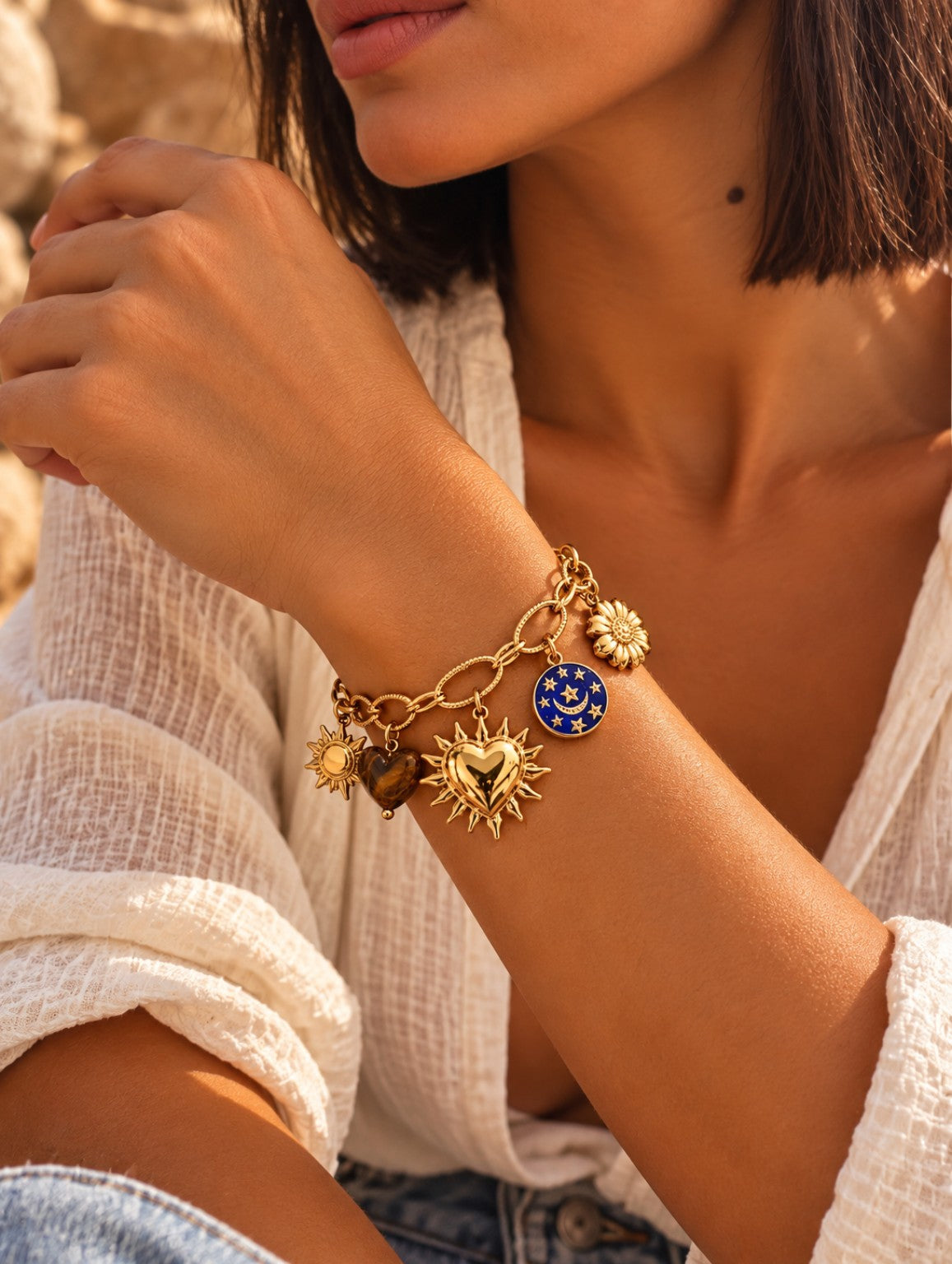Bracelet MENTON doré à pampilles porté