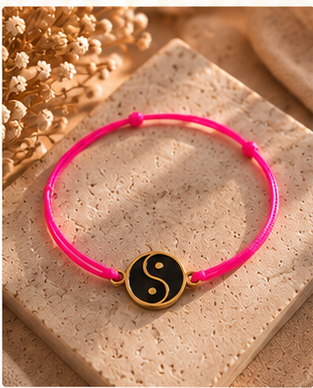Bracelet NARA doré à plat dans une ambiance bohème - CARLI for M