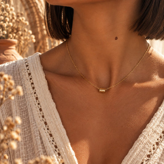 Collier ANTALYA doré à motif central porté