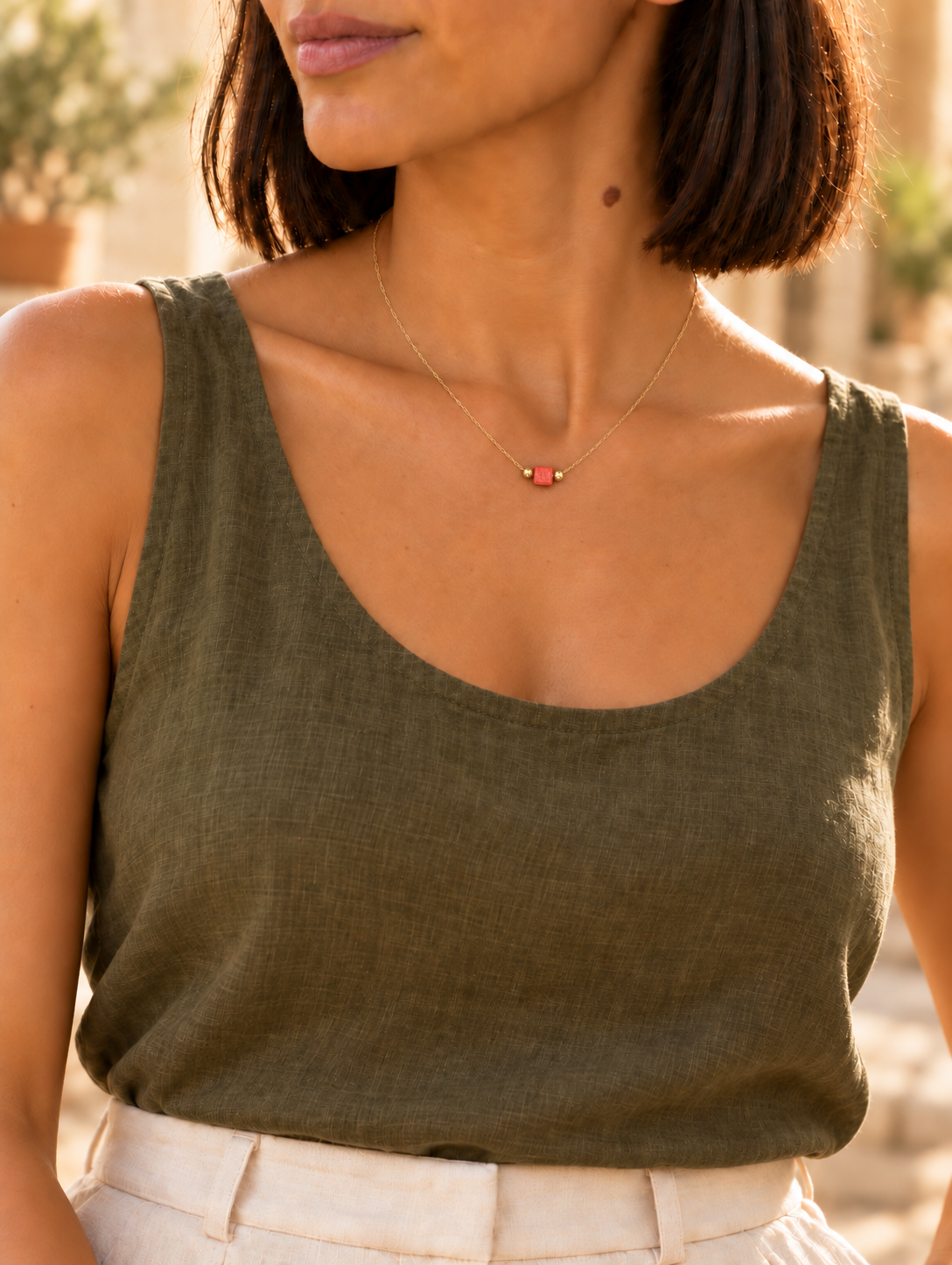 Collier TREVISO doré avec perle carrée rouge